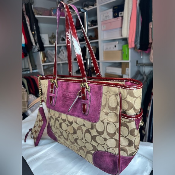 Authentic Coach handbag and mini wallet inside - Picture 5 of 14